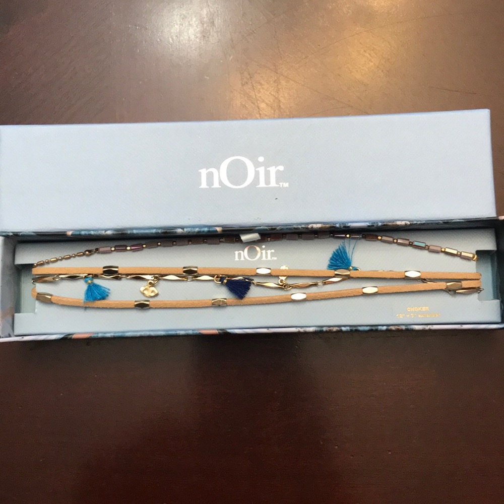 Noir choker necklace